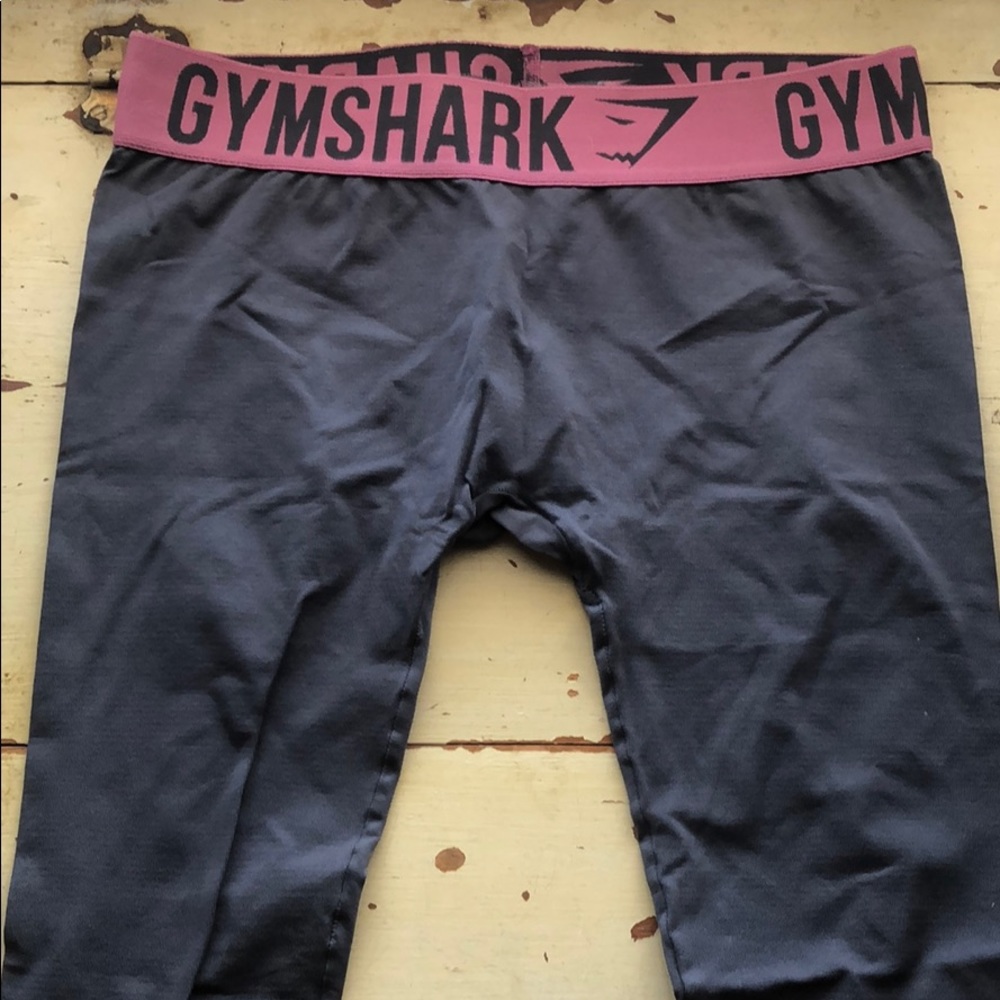 Gymshark cropped Gray/pink FIT leggings- small